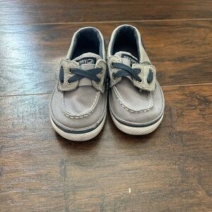 Little boy sperry shoe